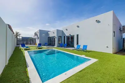 Image de Brand New Modern Villa w/ 3br 2. 5ba & PrivatePool