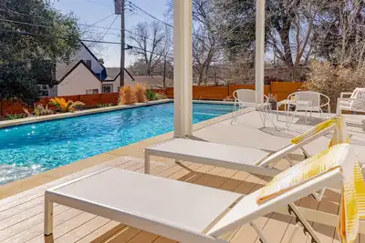 Image de Bachelorette Fave, Fire Pit, Pool, Hot Tub, Grill