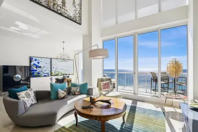Image de Gorgeous 3 Br Penthouse at Silver Beach