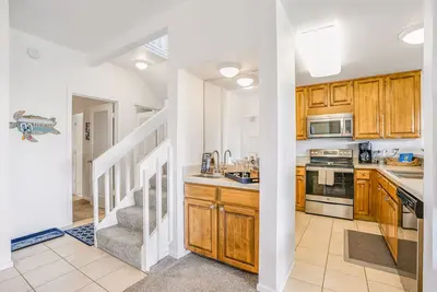 Image de Ocean-view condo with two lanais, washer\/dryer, pool, tennis, & beach access