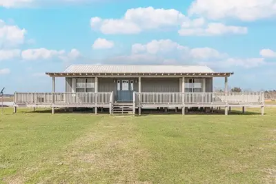 Image de Cozy Hunter's Cabin in an Exotic Ranch!