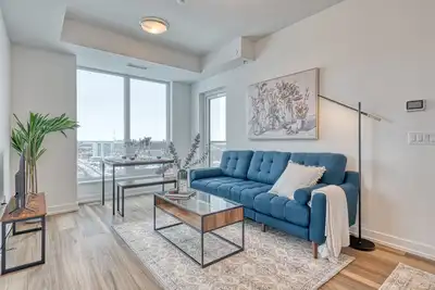 Image de Hydropool Spa HotTub/Bowling Alley/Patio/Bbq/Games - Gorgeous Corner Condo