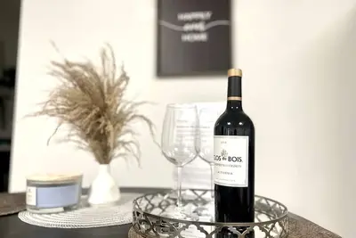 Image de Best Cozy 2 bdrm suite w/ Private entrance