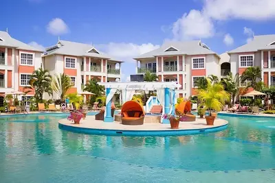 Image de Garden View Unit, Steps to the Reduit Beach! Pool & Jacuzzi, Free Parking, Spa!