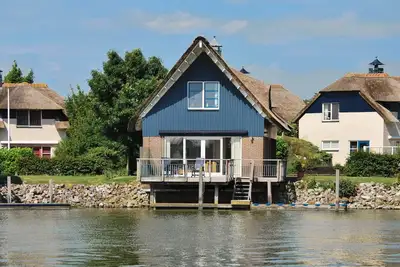 Image de Villa au bord de l'eau avec sauna