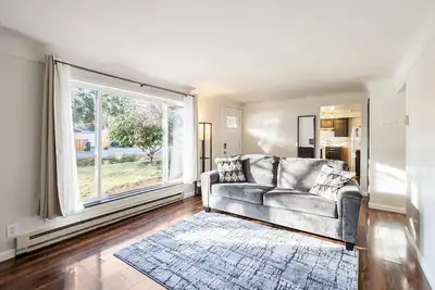 Image de Cozy house close to Everything!