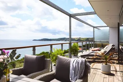 Image de White Sails is two bedroomed seafront penthouse apartment overlooking the water