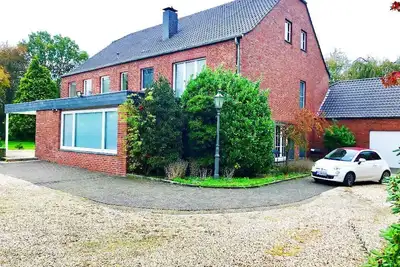 Image de Vacation home Villa Emg Düsseldorf Venlo Kempen 22p with Pool