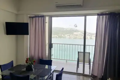 Image de Belle suite Twin Towers avec balcon et vue imprenable sur la mer