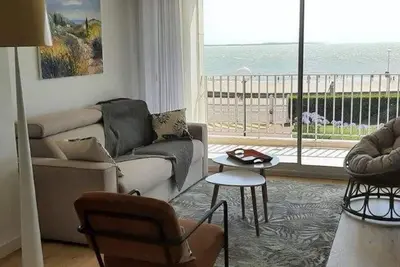 Image de Appartement rénové 85m2, terrasse, parking, face à plage