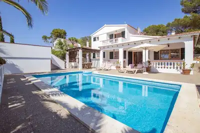 Image de Belle villa de 3 chambres avec piscine privée
