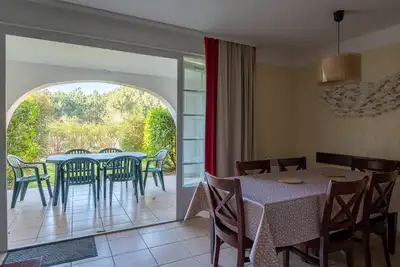 Image de Appartement à Biscarrosse avec Piscine, Boulodrome et Terrasse – 7 Personnes, Ménage Inclus