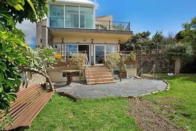 Image de Appartement de vacances \"Carmelo Y Carmela 4\" avec vue sur les montagnes, terrasse privée et Wi-Fi.