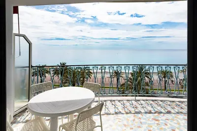 Image de ★ La vague Bleue Promenade des Anglais 143