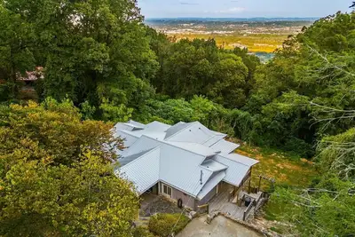 Image de The Nest | Home W/ Mtn Views | Great Location! | 3 Bed, 3. 5 Bath