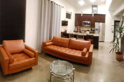 Image de Central Austin Private Modern 1br 1. 5ba Home w/Balcony, Full kitchen, W/D, WiFi