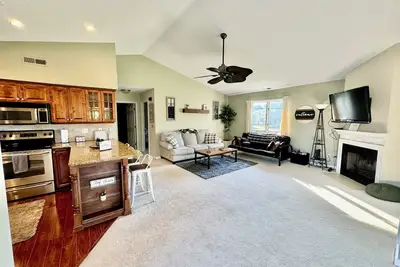 Image de Sunrise Vibes condo - spacious 2br - Lewes, access to nearby community pool