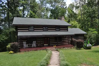 Image de Unique Log Cabin Masters Week '23 - Sleeps 6 - 2300s. f. on 3+ acres