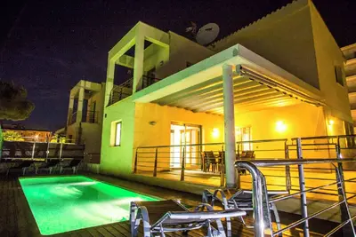 Image de Villa Mediterraneo - Trois Chambres Villa, Couchages 6