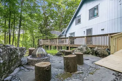 Image de Eclectic Family Poconos Escape! Skiing 5min away! Firepit, Near Woodloch/winery!