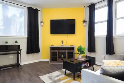 Image de Sunflower Apt 10 Min from Downtown Chicago - Sleeps up to 6