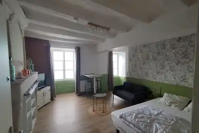 Image de charmant studio au pied du clocher tors