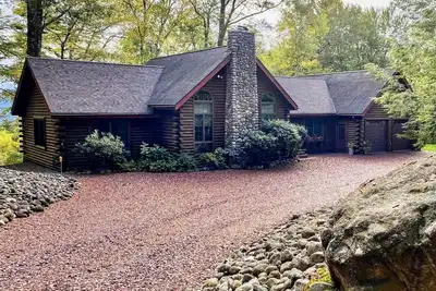 Image de Log Cabin Mountain View On 4 Acres 5 Minutes From Bolton Landing and Lake George