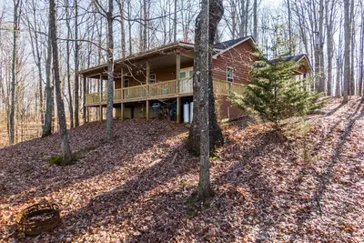 Image de 3 miles from Wolf Creek Dam! Boat and camper parking available