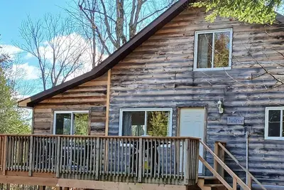 Image de Juniper Cabin- Waterfront retreat on Mosque Lake