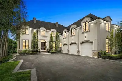 Image de Exquisite private Villa just outside of the city.