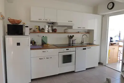 Image de Spacieux & confortable  T2 climatisé 3*   Wifi, Place Parking privé, Plage 100m
