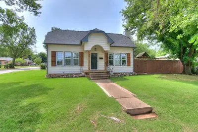 Image de House on The Hill in the Heart of Edmond