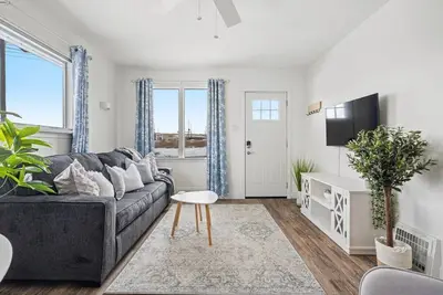 Image de Blue Raptor I Cozy 3-Bedroom | A/C | Huge Backyard