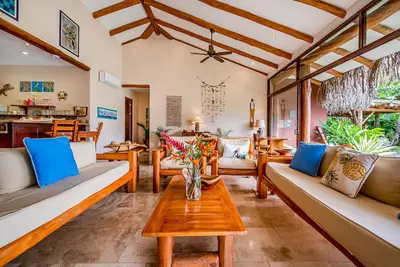 Image de Tranquil retreat with amazing views of rainforest & ocean, pool, rooftop balcony