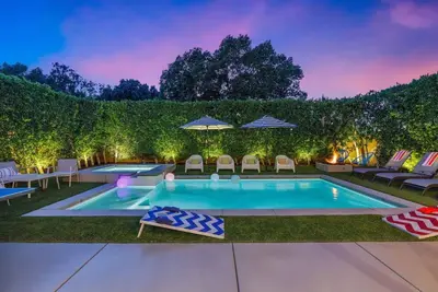 Image de Desert Dreams ~ Pool~ Games ~ Walk2Festival