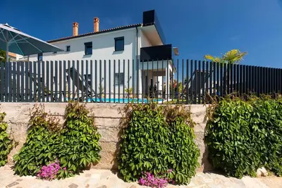 Image de Appartement de vacances avec vue sur la mer et piscine à usage commun