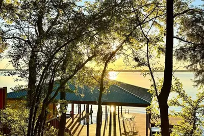 Image de Lakefront Cabin Escape 3br  Pvt  Dock & Hot Tub