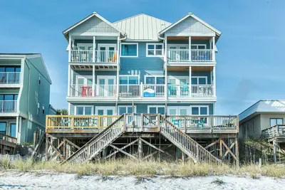 Image de ⭐Gorgeous Beachhouse on Sand~Beach Svc~4 Gulf Front Masters~10br Crystal Views