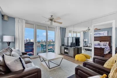 Image de 🌊Lake Views~Balcony~Heart of Destin~New Floors~3br Pelican Beach Terrace 807🌅