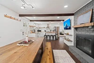Image de Ultra Modern Chalet | Golf | Lake Access