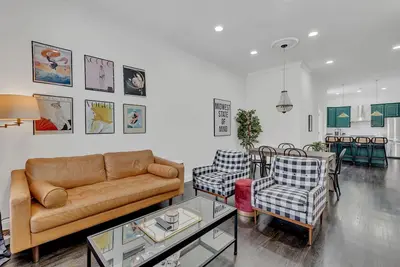 Image de Art Deco Inspired Designer 2 Bed Loft in West Town by AllSet Turnover