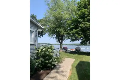 Image de Lakefront! Beautiful views in this cozy cottage on Delavan Lake’s south shore.