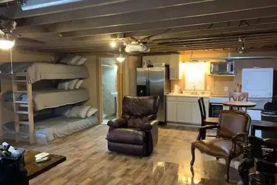 Image de Guest House w/covered parking 5 min to the Lake