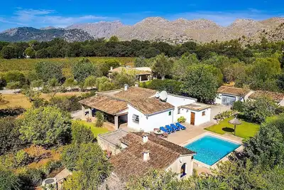 Countryside Villa, A/C, Private Pool & Mountain Views located between Pollenca & Port de Pollenca!