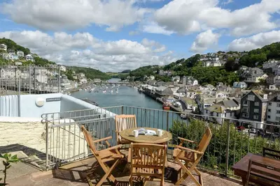 Apartment in fabulous position with sea and harbour views!