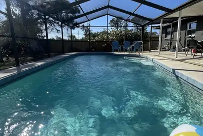 Image de Private home with Heated pool - 10 minutes to the beach!