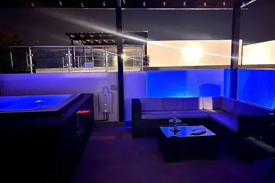 Image de Outstanding Pent House w/Jacuzzi