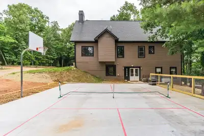 Image de New Listing! Two Houses-Sleeps 20/Hot Tub/Fire Pit/Dog Friendly!