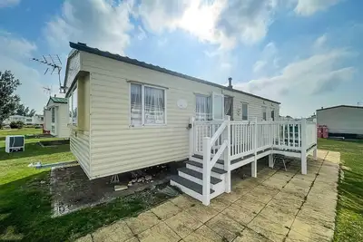 Image de Caravan for hire at St Osyth Beach Holiday Park in Essex ref 28107y