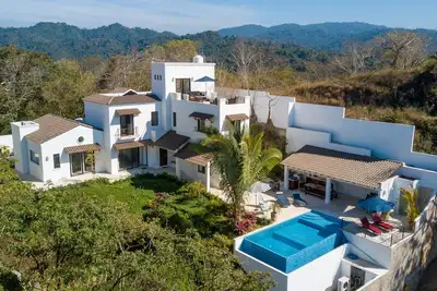 Image de Private, ocean view, gourmet kitchen